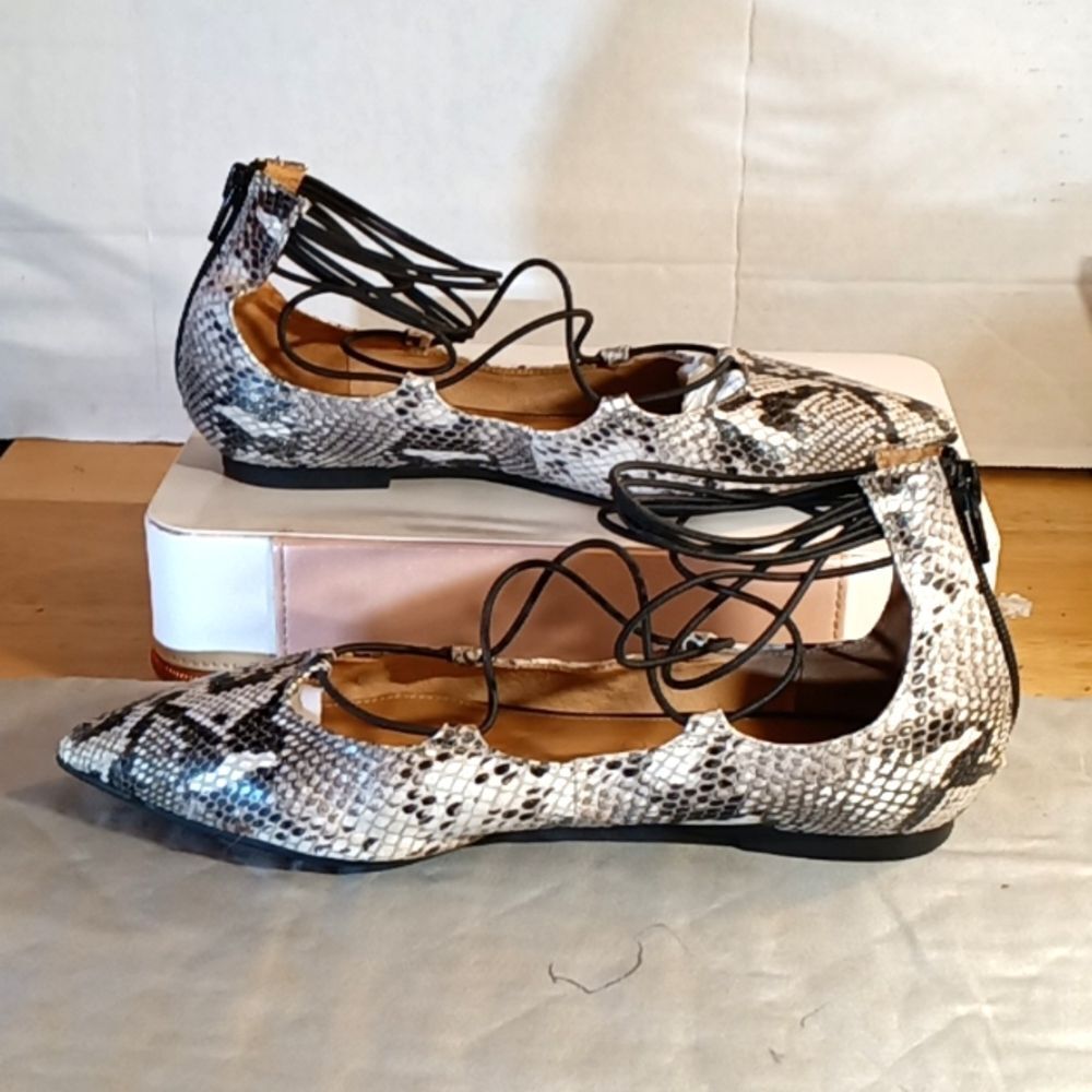 Staccato Black White Strappy Lace Up Snakeskin Print  Pointed Toe Flat sz 6.5